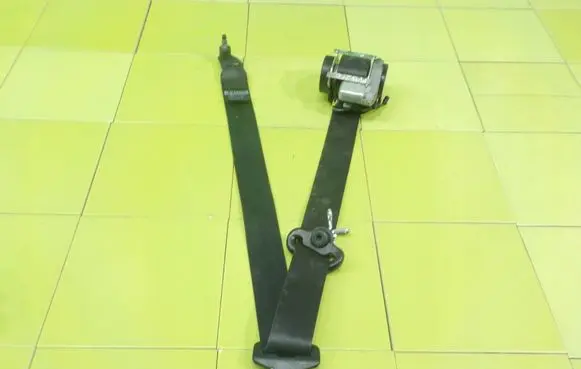 Ford Focus Front seatbelt BM5161294ADW XP149