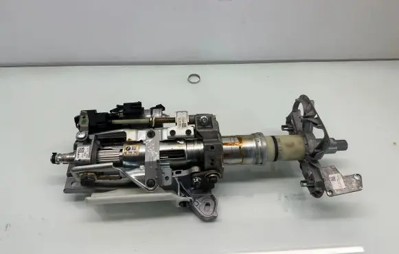 Steering wheel axle set