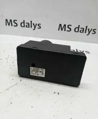 Mercedes-Benz C W203 Central locking vacuum pump A2038000048 2038000048