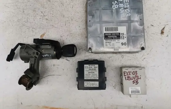 Toyota Corolla E120 E130 Immobilizer control unit/module 8966602090
