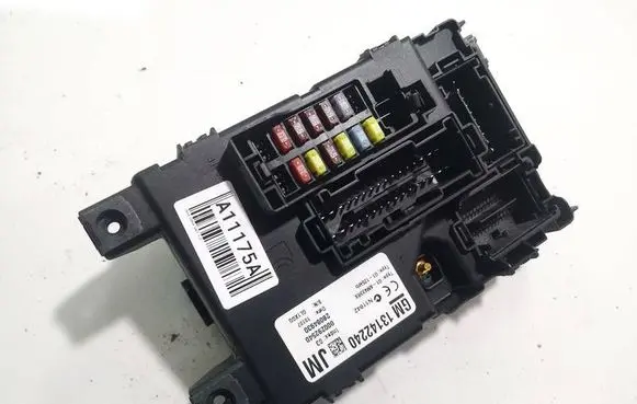 Opel Corsa D Fuse box set 13142240