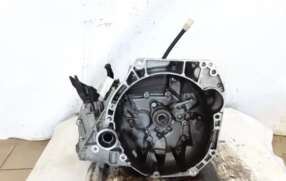 Dacia Logan II Manual 5 speed gearbox JH3351