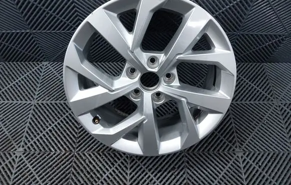 Audi Q2 - R17 alloy rim 81A601025AK E7JX17H2