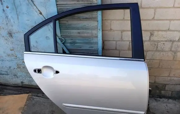KIA Magentis Rear door