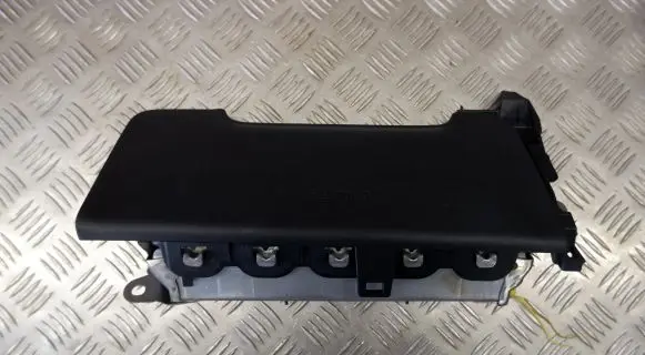 Toyota Prius (XW50) Knee airbag 7390047060