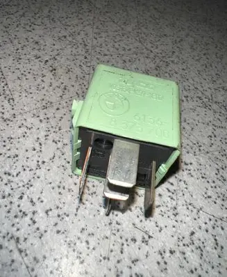 BMW 5 E39 Other relay 8373700