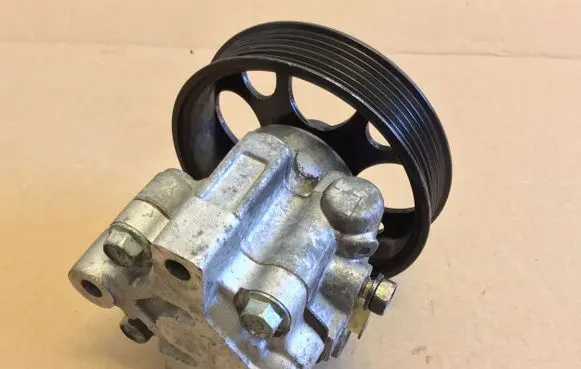Chevrolet Cruze Power steering pump 96985600