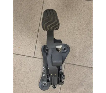 Dacia Sandero III Clutch pedal 465400116R