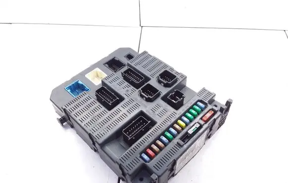 Peugeot 207 Relay mounting block 9663798280