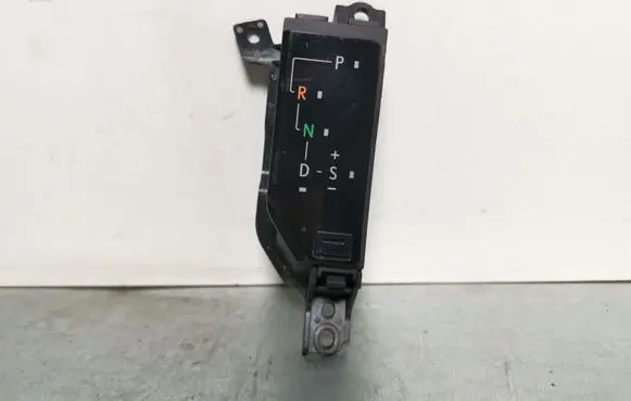 Lexus NX Gear shift selector indicator 76J744