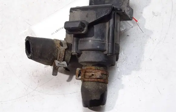Ford Focus Oil filter mounting bracket DS7G8C419CB