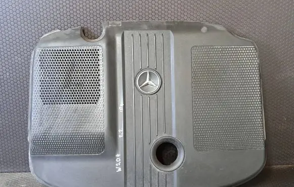 Mercedes-Benz C W204 Engine cover (trim) A6510102167