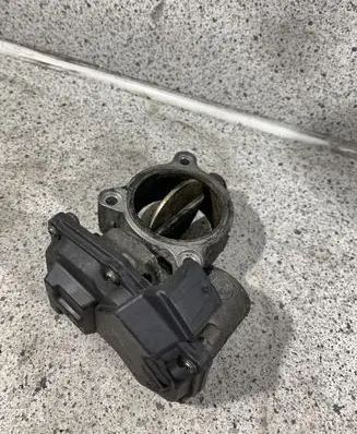 BMW 5 F10 F11 Throttle valve 7810752