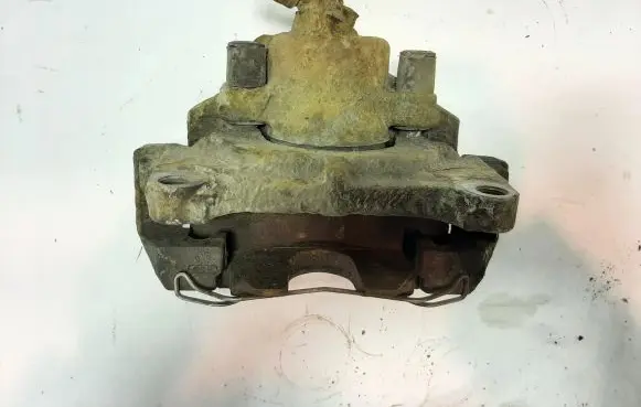 Volkswagen PASSAT B6 Front brake caliper