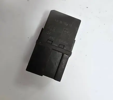 Volkswagen PASSAT B5.5 Other relay Mb953382