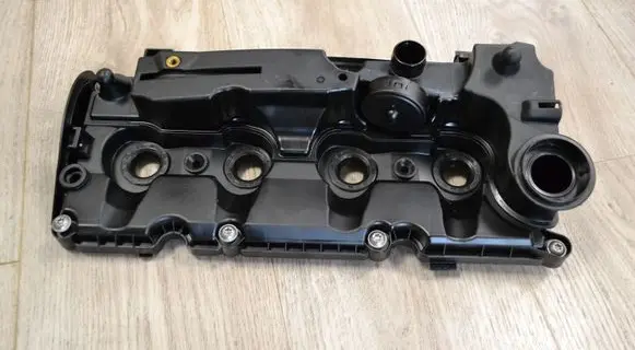 Volkswagen PASSAT B8 Rocker cam cover 04L103475