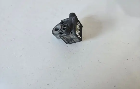 BMW X5 F15 Airbag deployment crash/impact sensor 9196043