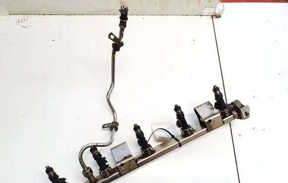 Volvo V70 Fuel main line pipe 090716a 31216533