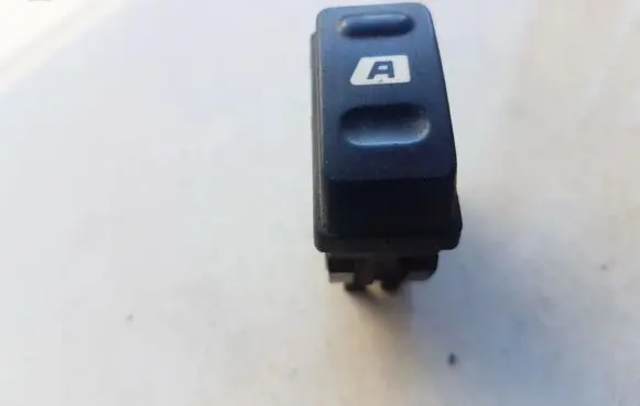 Citroen Xsara Picasso Electric window control switch 0124 22681