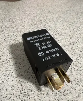 BMW 5 E39 Other relay 8365960