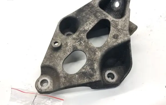 BMW 3 F30 F35 F31 Engine mounting bracket 6859415