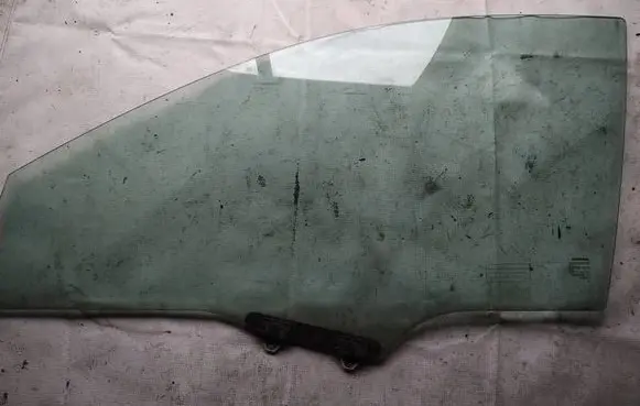 Honda CR-V Front door window glass four-door AS2