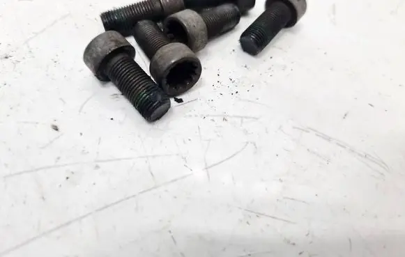 Volkswagen PASSAT B5.5 Nuts/bolts 