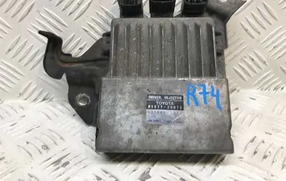 Toyota Corolla Verso AR10 Fuel injection control unit/module 8987120070