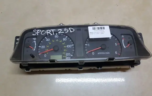 Mitsubishi Pajero Sport I Speedometer (instrument cluster) MR590142