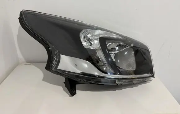 Opel Vivaro Headlight/headlamp 260104319R