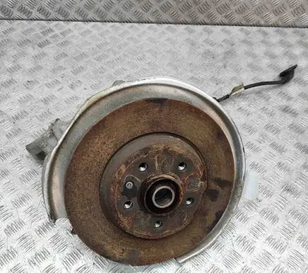 Rear wheel hub