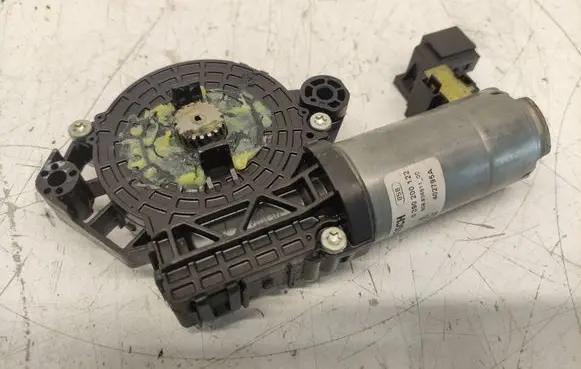 Mercedes-Benz C W205 Sunroof motor/actuator 0390200122 60483651100 402795A