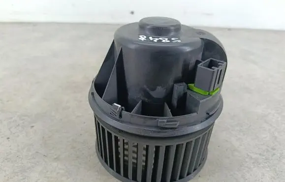Ford Focus Heater fan/blower AV6N18456AA