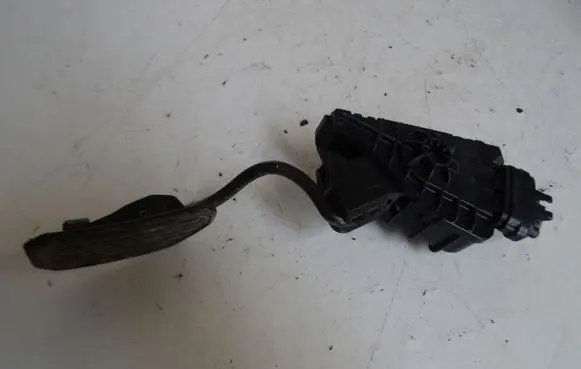 Toyota Prius (XW20) Accelerator throttle pedal 7812047040