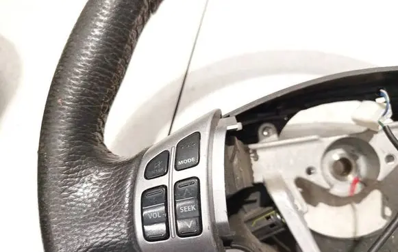 Suzuki Swift I Steering wheel buttons/switches 
