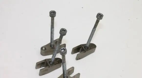 Mercedes-Benz CLK A209 C209 Fuel Injector clamp holder