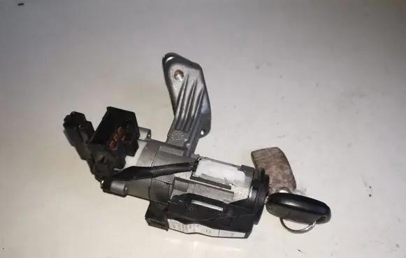 Toyota Corolla E120 E130 Ignition lock 45020024 8978302020