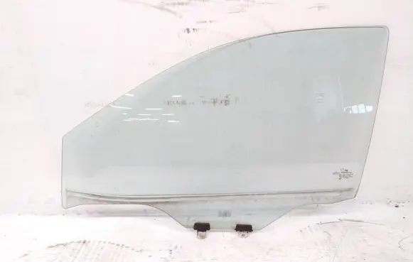 Nissan Navara D23 Front door window glass four-door