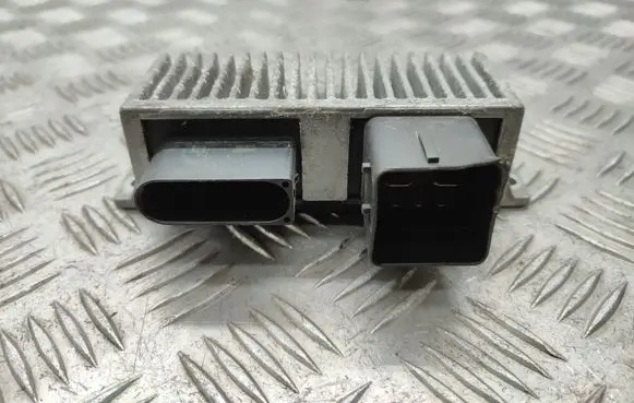 Renault Master III Glow plug pre-heat relay 271206395R