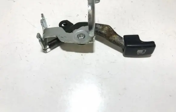 Mitsubishi Pajero Sport I Fuel tank opening switch 