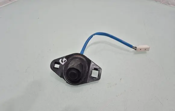 Mazda CX-7 Tailgate opening switch EG23676S0