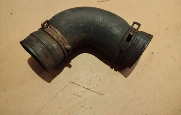 Intercooler hose/pipe