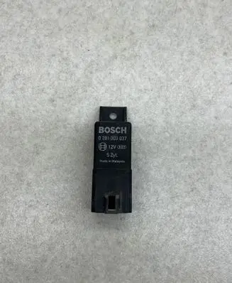 Volvo S60 Glow plug pre-heat relay 0281003037