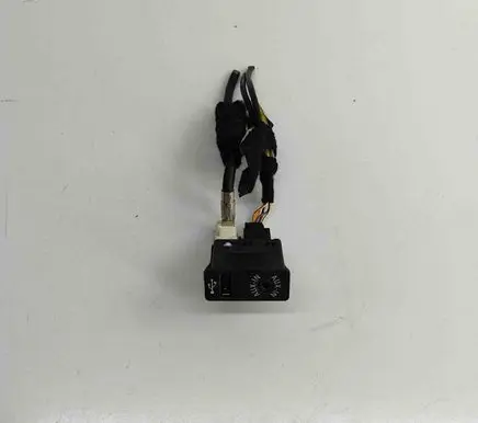 BMW X6 E71 AUX in-socket connector 9237654