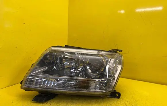 Suzuki Grand Vitara II Headlight/headlamp SuzukiOE