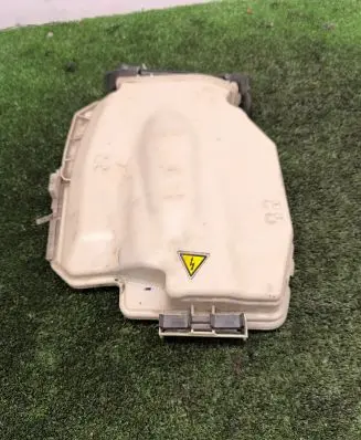 BMW 3 E90 E91 Fuse box cover 7544575 586509