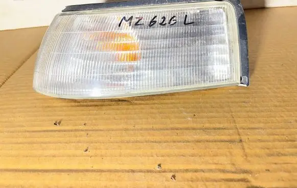 Mazda 626 Front indicator light 21061272 121219012