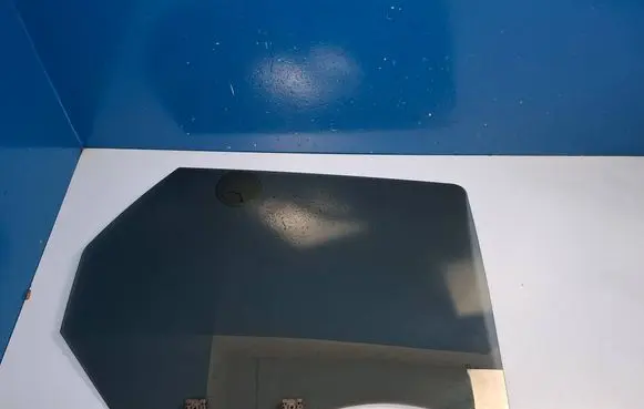 Rear door window glass