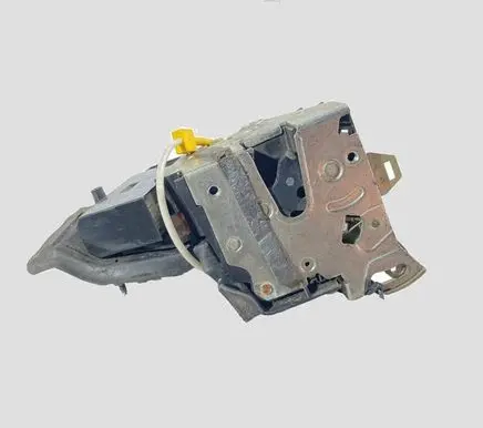 BMW 5 E39 Front door lock 8352165