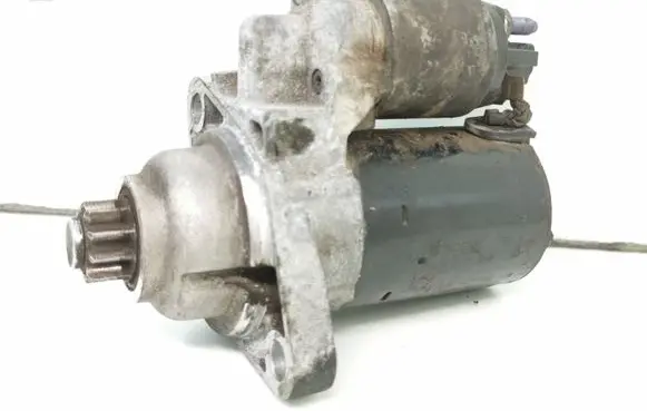 Volkswagen Golf V Starter motor 0001120408